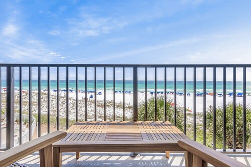 Windancer 307. Gulf Front Condo, Free Beach Service, Heated Pool, Grill.