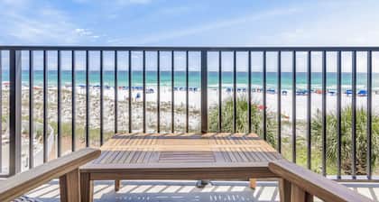 Windancer 307. Gulf Front Condo, Free Beach Service, Heated Pool, Grill.