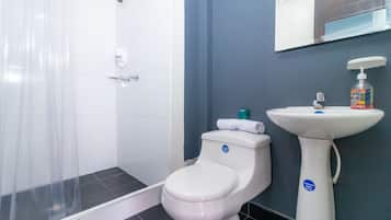 Quadruple Room | Bathroom | Shower, free toiletries, towels, soap