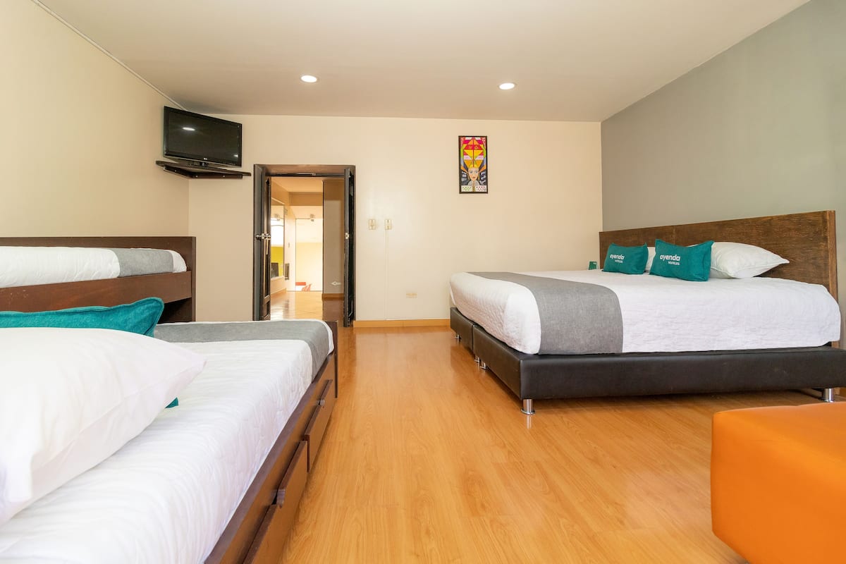 Vierbettzimmer | Allergikerbettwaren, Bügeleisen/Bügelbrett, kostenloses WLAN, Bettwäsche