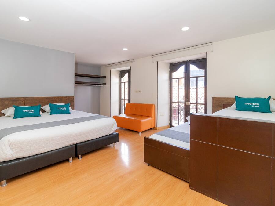 Quadruple Room | Hypo-allergenic bedding, iron/ironing board, free WiFi, bed sheets