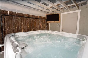 Interior - Fredericksburg Getaway - Walking Distance from Main Street w/ Hot Tub & Fire Pit (Fredericksburg)