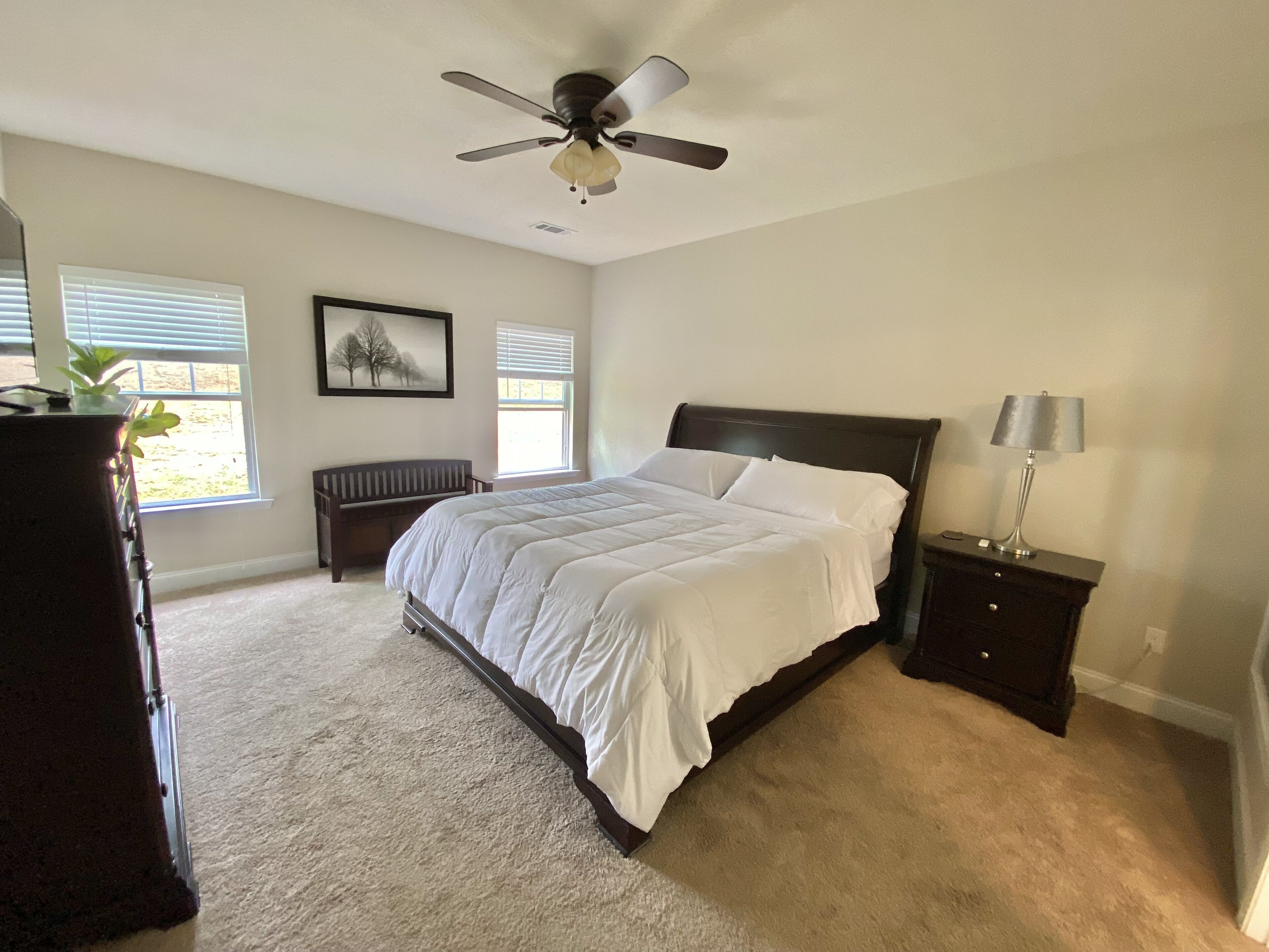 4 bedrooms, desk, iron/ironing board, travel crib