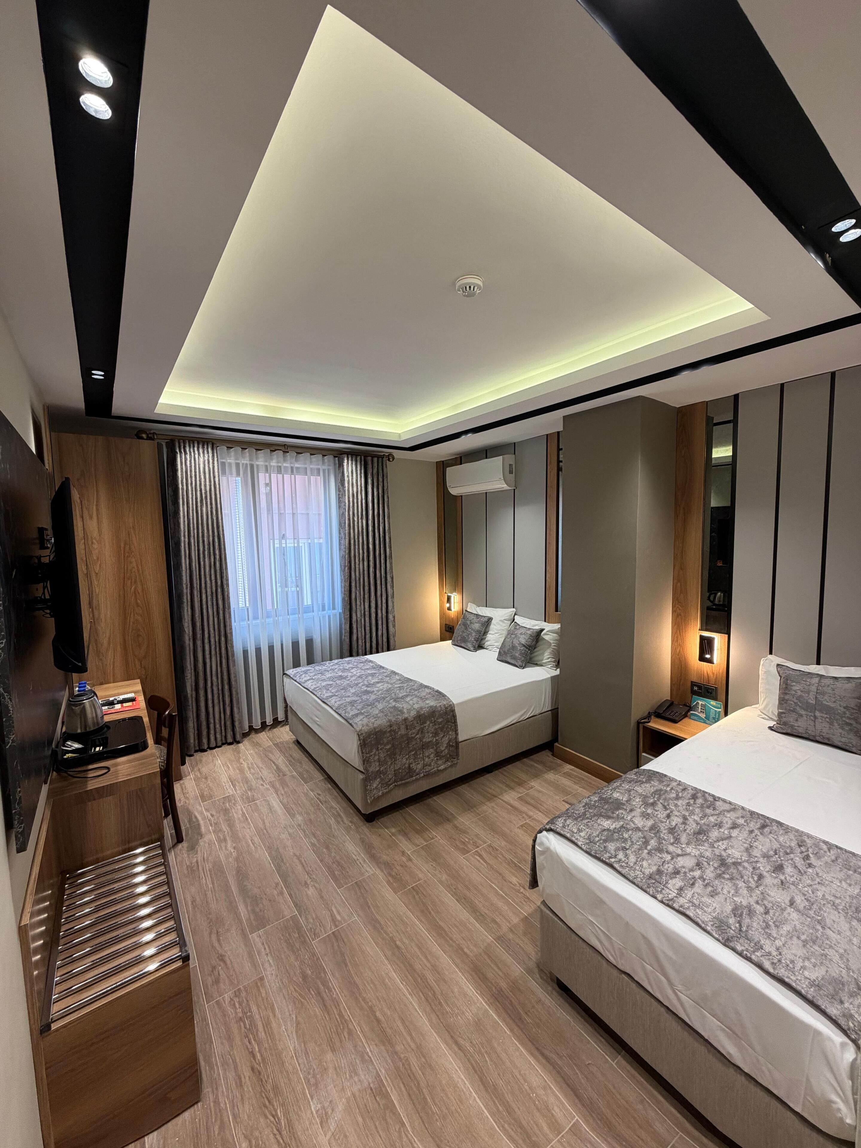 Quarto triplo urbano | Wi-Fi de cortesia, roupa de cama