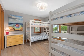 6 habitaciones, tabla de planchar con plancha y cuna de viaje 