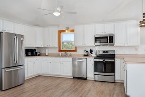 Fridge, microwave, oven, stovetop - Sea Haven- Heated Salt Water Pool, Sleeps 16, Dogs OK! 500ft to beach, Hot Tub (Corolla)