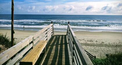 Sea Haven- Heated Salt Water Pool, Sleeps 16, Dogs OK! 500ft to beach, Hot Tub