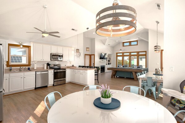 Dining - Sea Haven- Heated Salt Water Pool, Sleeps 16, Dogs OK! 500ft to beach, Hot Tub (Corolla)