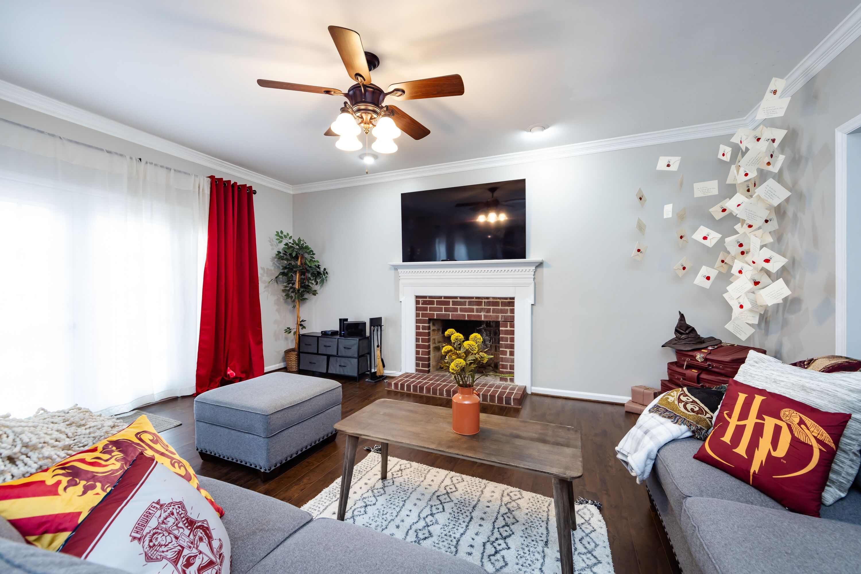 Smart TV, fireplace