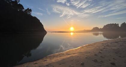 Stunning Sea Views, Hot Tub, Sauna, King Bed, Private and Sunny.