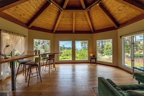 Interior - Stunning Sea Views, Hot Tub, Sauna, King Bed, Private and Sunny. (Little River)