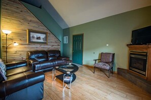 Televisión y chimenea