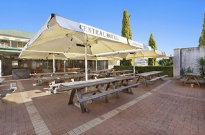 Lunch and dinner served - Central Hotel Stroud (Stroud)