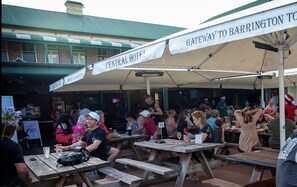 Lunch and dinner served - Central Hotel Stroud (Stroud)