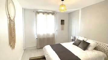 1 habitación, insonorización y tabla de planchar con plancha
