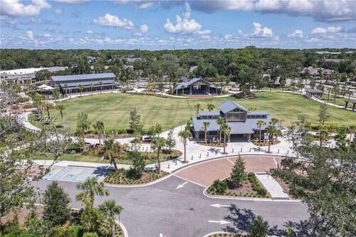 Newly Renovated Beach Condo w/ Pool & Coligny Beach Shopping and Dining!!