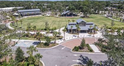 Newly Renovated Beach Condo w/ Pool & Coligny Beach Shopping and Dining!!