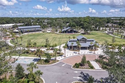 Newly Renovated Beach Condo w/ Pool & Coligny Beach Shopping and Dining!!