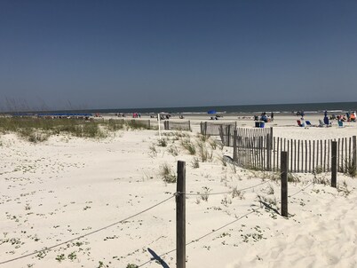 Newly Renovated Beach Condo w/ Pool & Coligny Beach Shopping and Dining!!