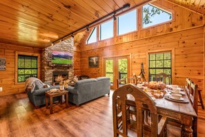 Smart TV, chimenea, videojuegos y libros 