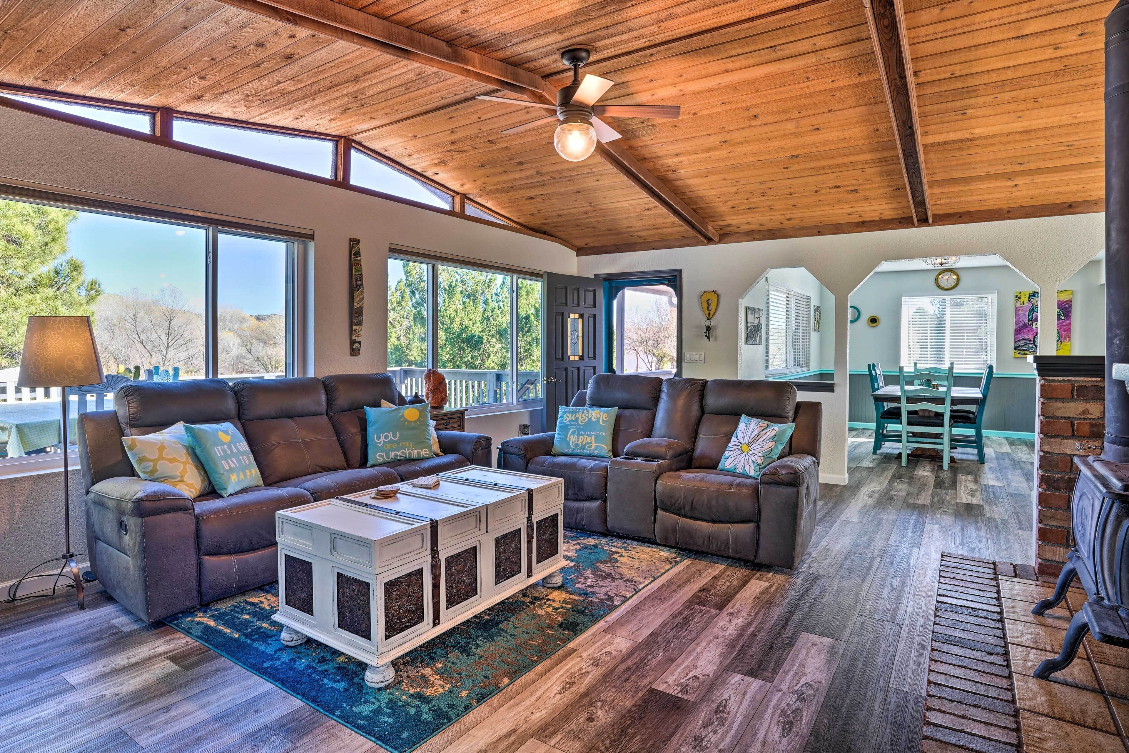 Colorful Cottonwood Home: Walk to Verde River!