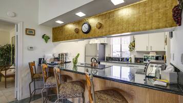 Fridge, microwave, stovetop, dishwasher