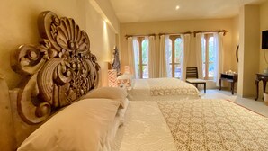 Comfort Double Room | Down duvets, in-room safe, iron/ironing board (on request), free WiFi - Hotel Tierra de Sol y Luna (San Miguel de Allende)