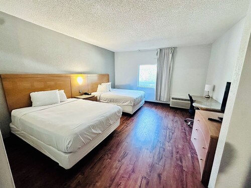 Studio 6 Extended Stay - Savannah, GA - Gateway & I-95