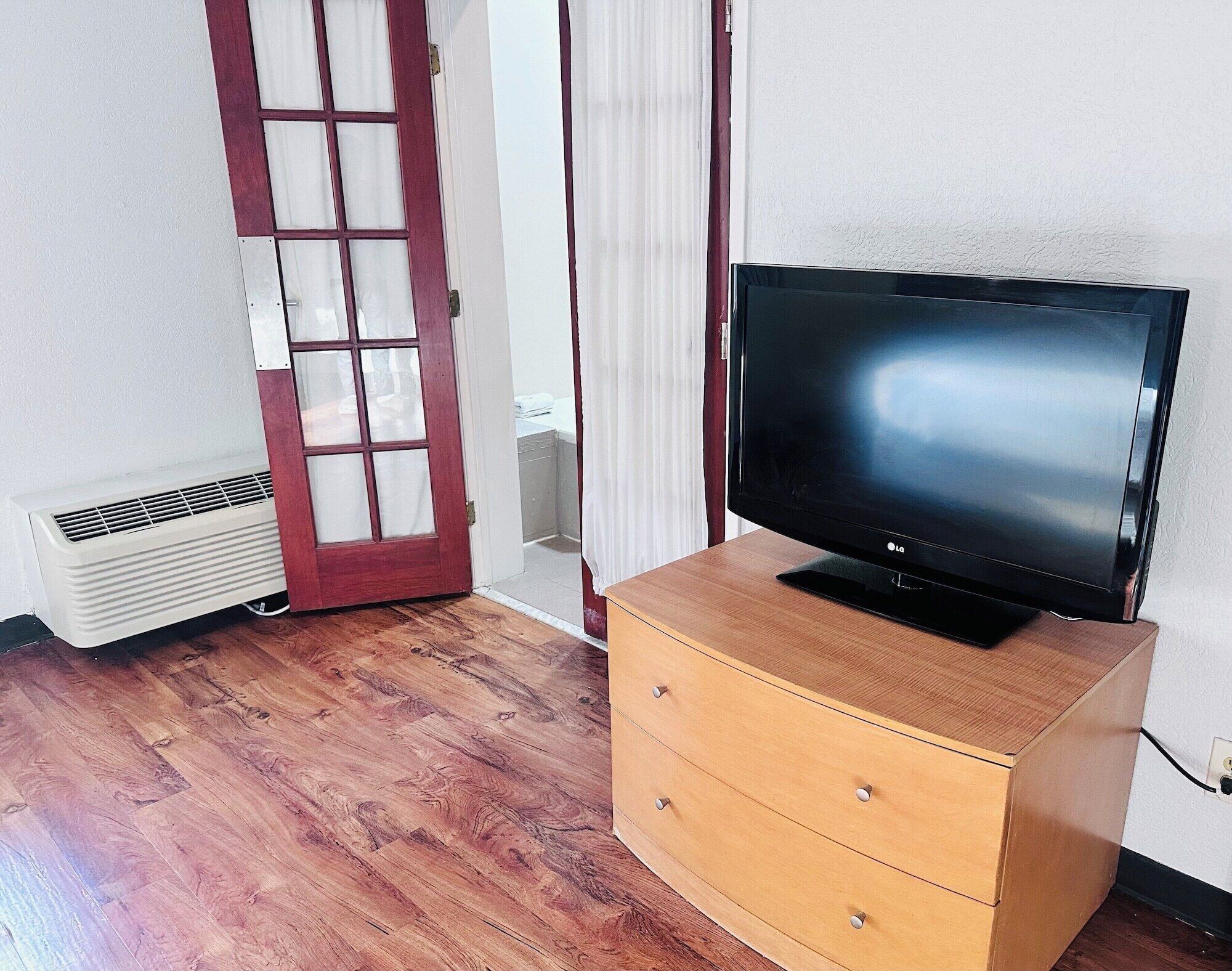 Photo - Studio 6 Savannah, GA- Gateway & I-95