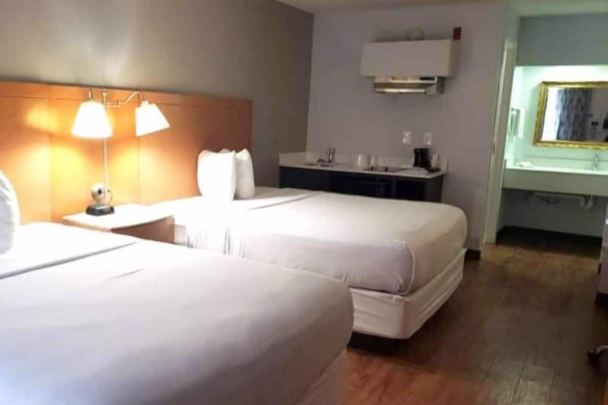 1 bedroom, desk, laptop workspace, free WiFi