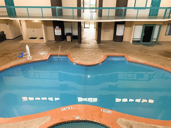 Una piscina cubierta