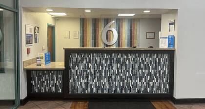 Studio 6 Savannah, GA - Gateway & I-95