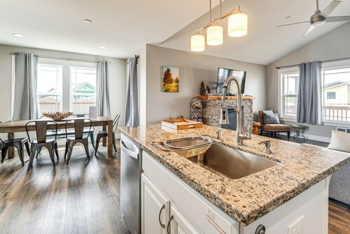 Hot Tub: Modern Ocean Shores Home, 2 Mi to Beach!