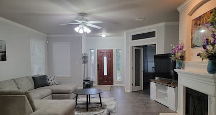 "The Love Birds" -4 bed/ 2 bath single story in Remington Heights