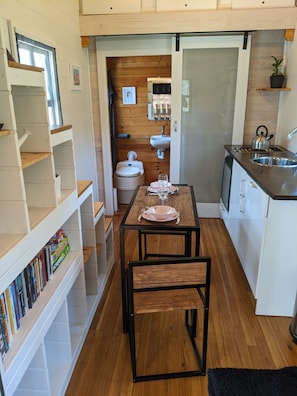 Fridge, stovetop, coffee/tea maker, electric kettle