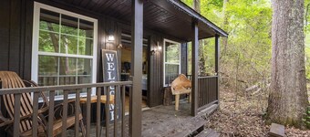 Private10 Acre retreat with beautiful streams and walking trails 