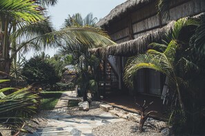 VILLA DELUXE WITH POOL OCEANFRONT | Resort view