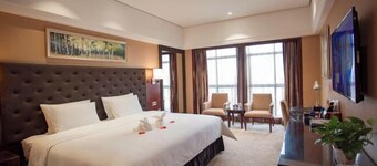 Jinlong Yufeng Hotel (Changde Huanlecheng High Speed Railway Station)