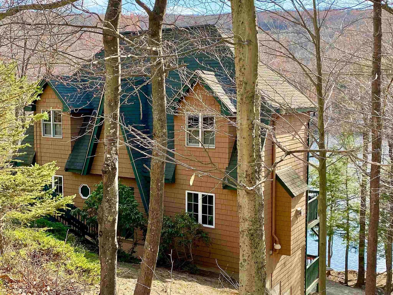 Waterfront cozy cabin near Mt. & Lake Sunapee