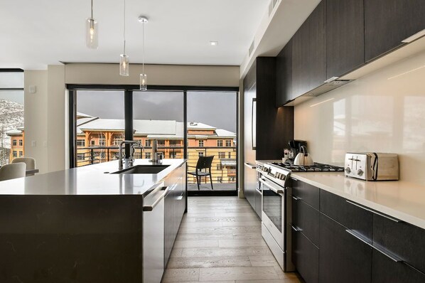 Fridge, microwave, oven, stovetop