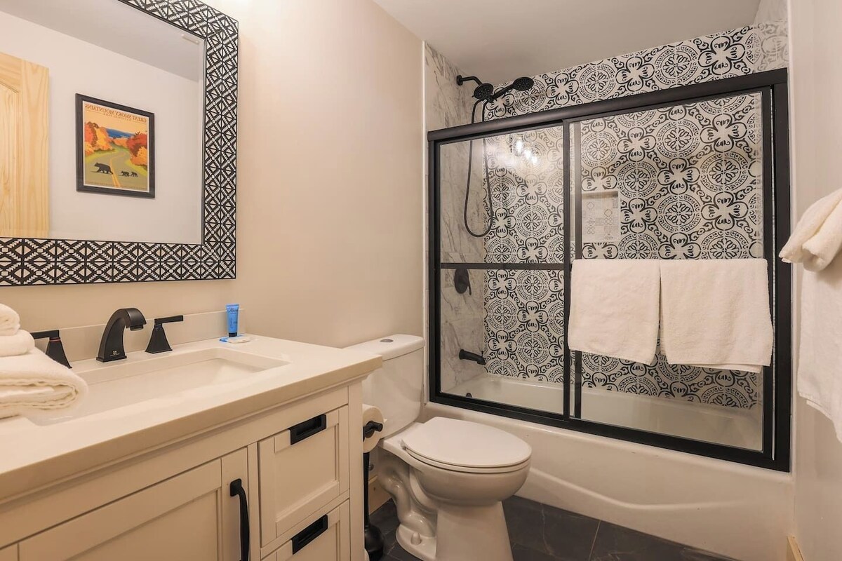 Photo 63 of Fabulous 3Bed 3 bath Cottage Pool Hot tub Games