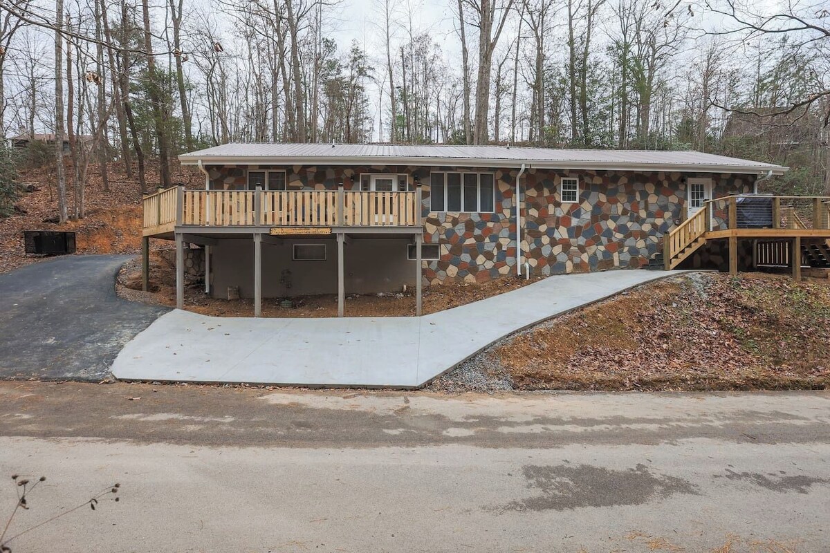 Photo 73 of Fabulous 3Bed 3 bath Cottage Pool Hot tub Games