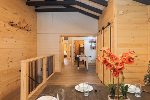 Fabulous 3Bed 3 bath Cottage Pool Hot tub Games