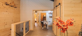 Fabulous 3Bed 3 bath Cottage Pool Hot tub Games