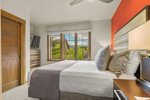 2 bedrooms, desk, iron/ironing board, free WiFi