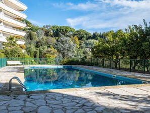 Pool - 4-Room Apartment of 96m² with a Stunning View (Cannes)