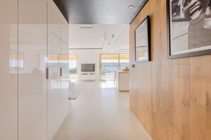 Interior - 4-Room Apartment of 96m² with a Stunning View (Cannes)