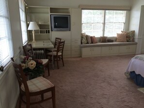 1 habitación, escritorio, tabla de planchar con plancha y wifi gratis