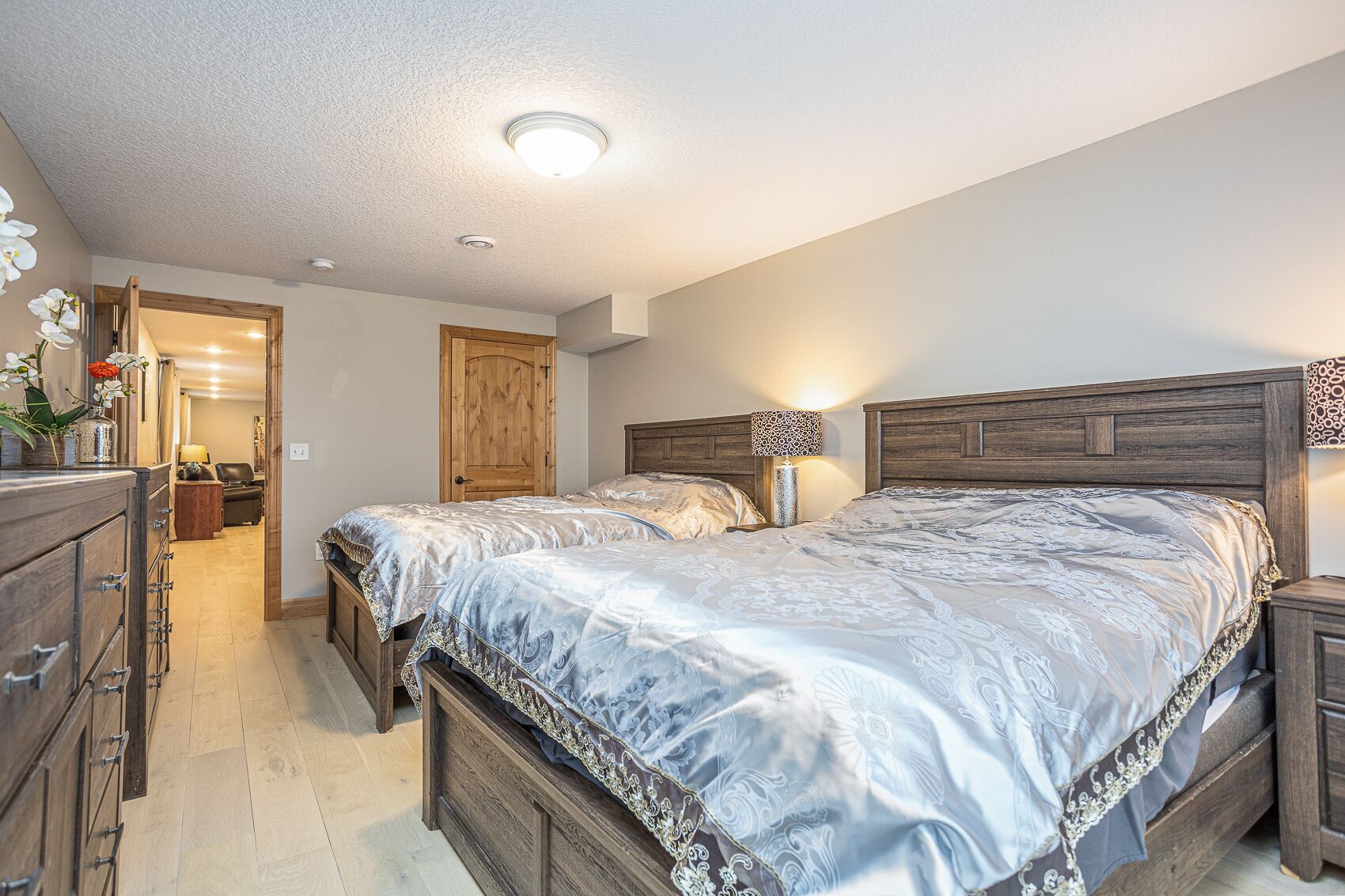 4 camere, una scrivania, ferro/asse da stiro, accesso a Internet