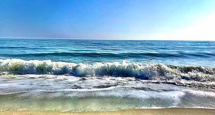 Oak Island Beach House -- Sand, Sun, and Fun Just Steps Away!!